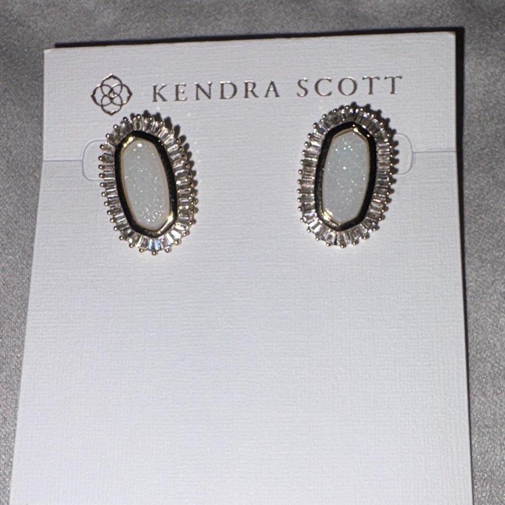 Kendra baguette studs